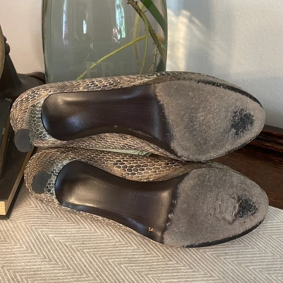 Stuart Weitzman platform snake skin pump heels - Picture 7 of 12